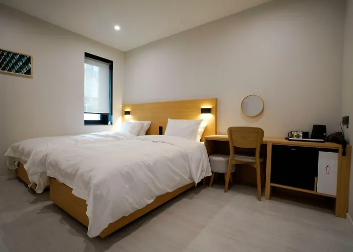 Mipo Oceanside Hotel 2*