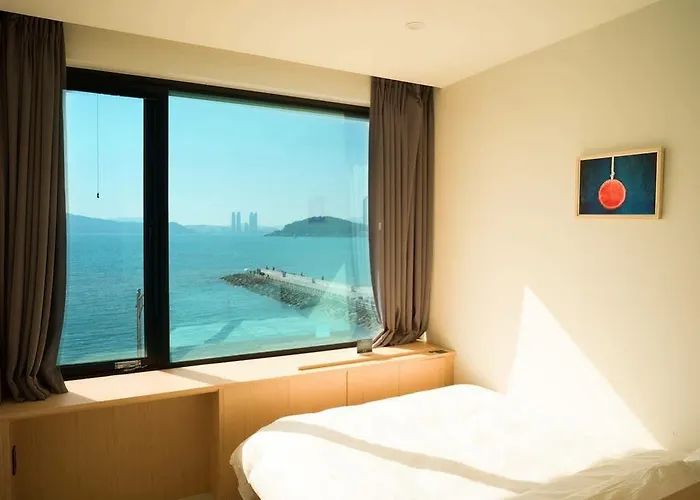 Mipo Oceanside Hotel 2*